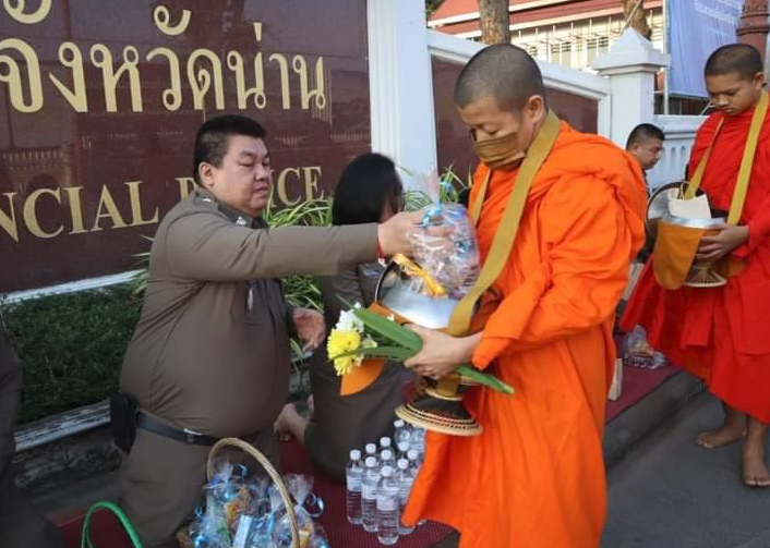 🕊️สภ.ภูเพียง ร่วมพิธีทำบุญตักบาตร เนื่องในวันวิสาขบูชา ประจำปี 2569