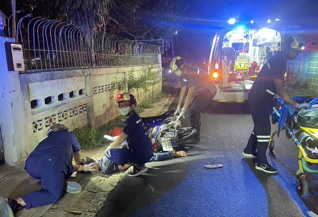 🚨สภ.ภูเพียง เข้าตรวจสอบและอำนวยความสะดวกเหตุรถยนต์เฉี่ยวชนรถจักรยานยนต์ แยกซอยร้านลาบลุงเปล่ง